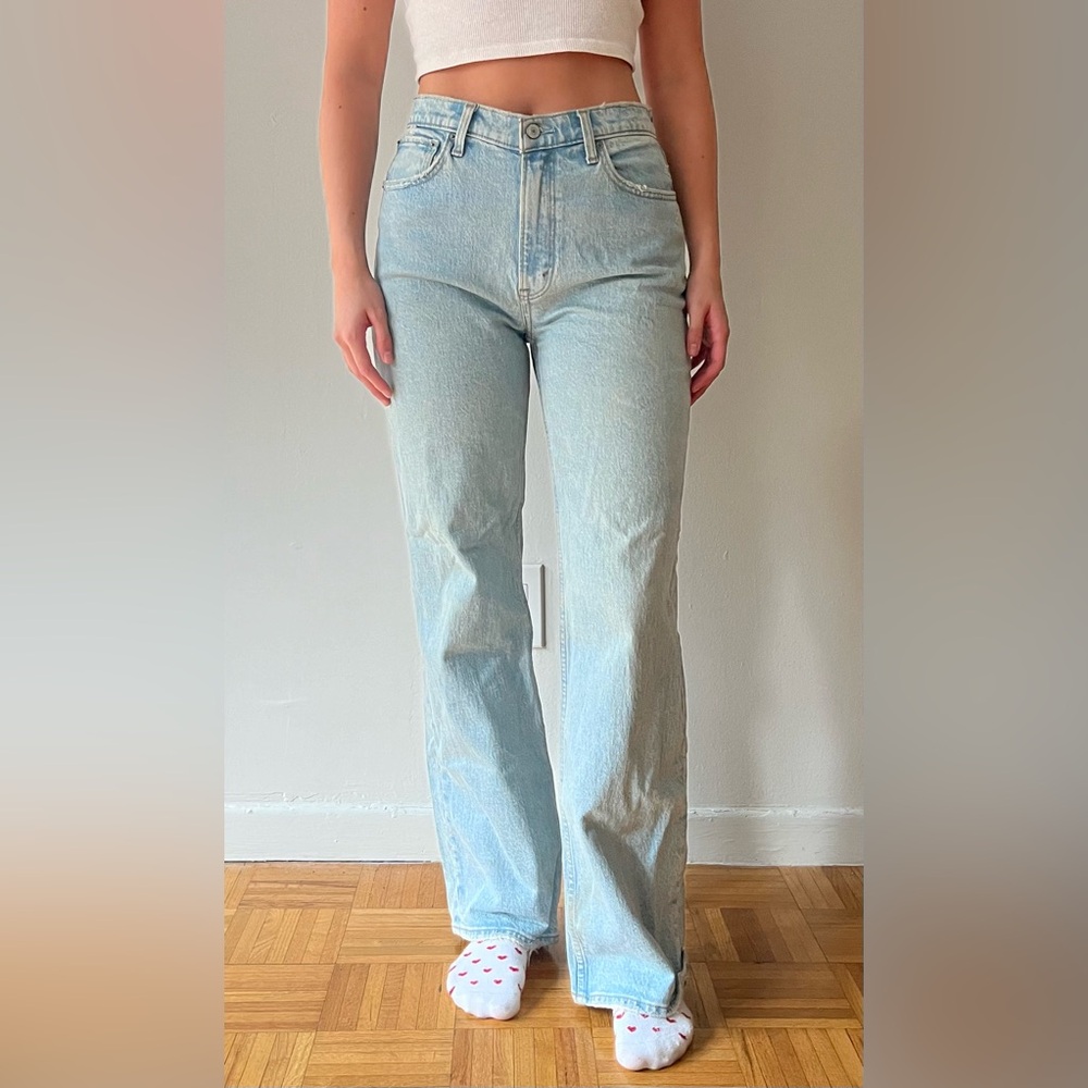 Abercrombie & Fitch. The 90’s Relaxed Jean. High Rise.